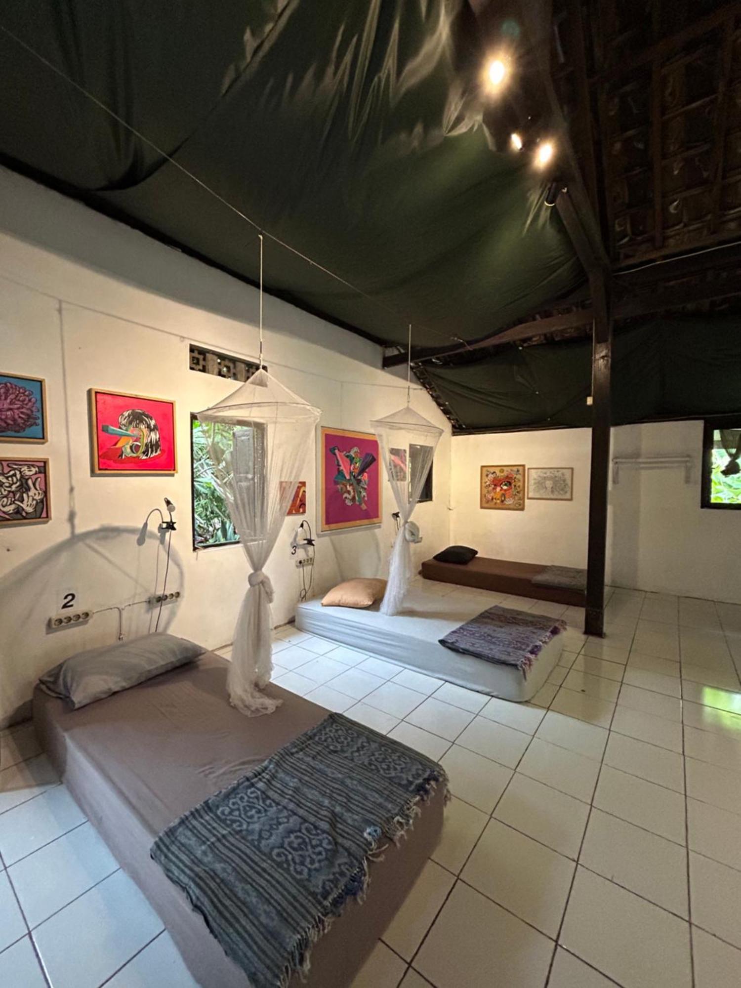 Losmanos Hostel Yogyakarta Exterior foto