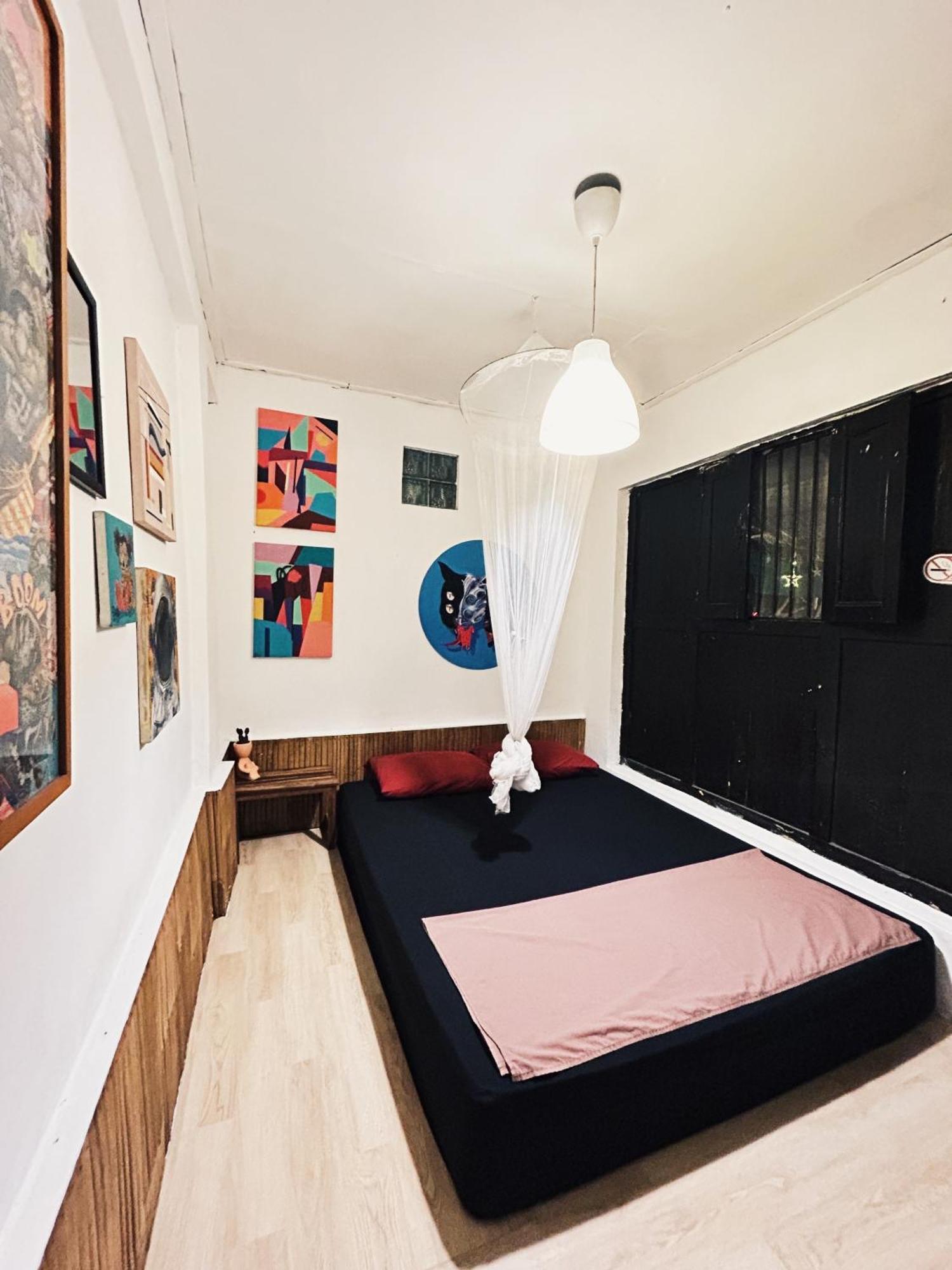 Losmanos Hostel Yogyakarta Exterior foto