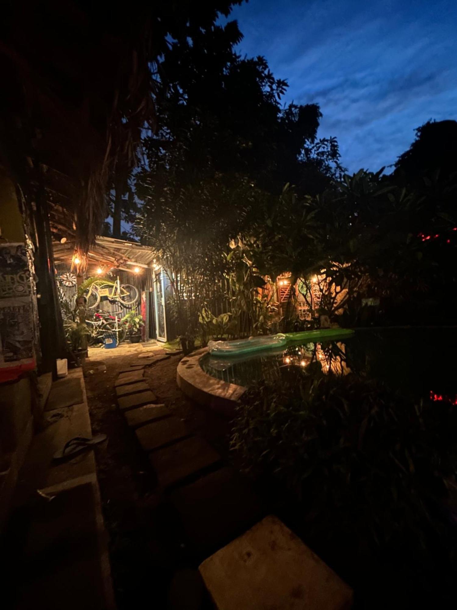 Losmanos Hostel Yogyakarta Exterior foto