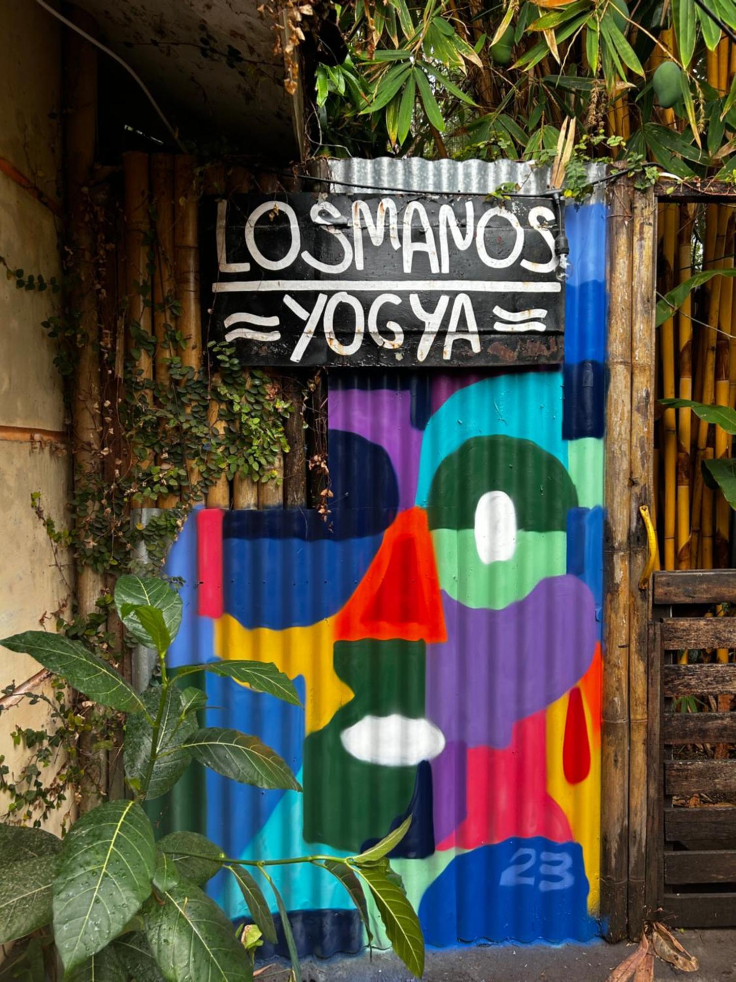 Losmanos Hostel Yogyakarta Exterior foto