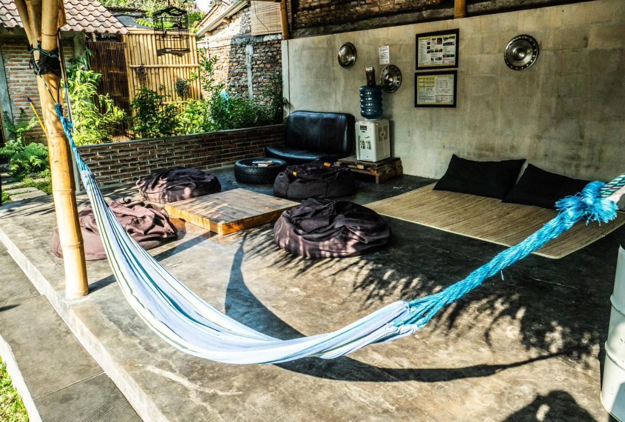Losmanos Hostel Yogyakarta Exterior foto