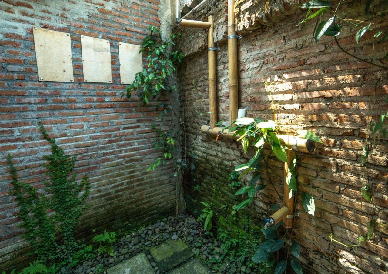 Losmanos Hostel Yogyakarta Exterior foto